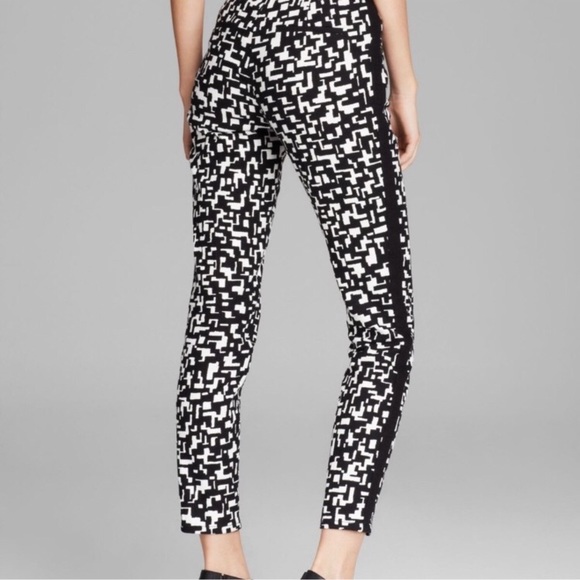 Trina Turk Pants - Trina Turk Lennon geometric print Pants